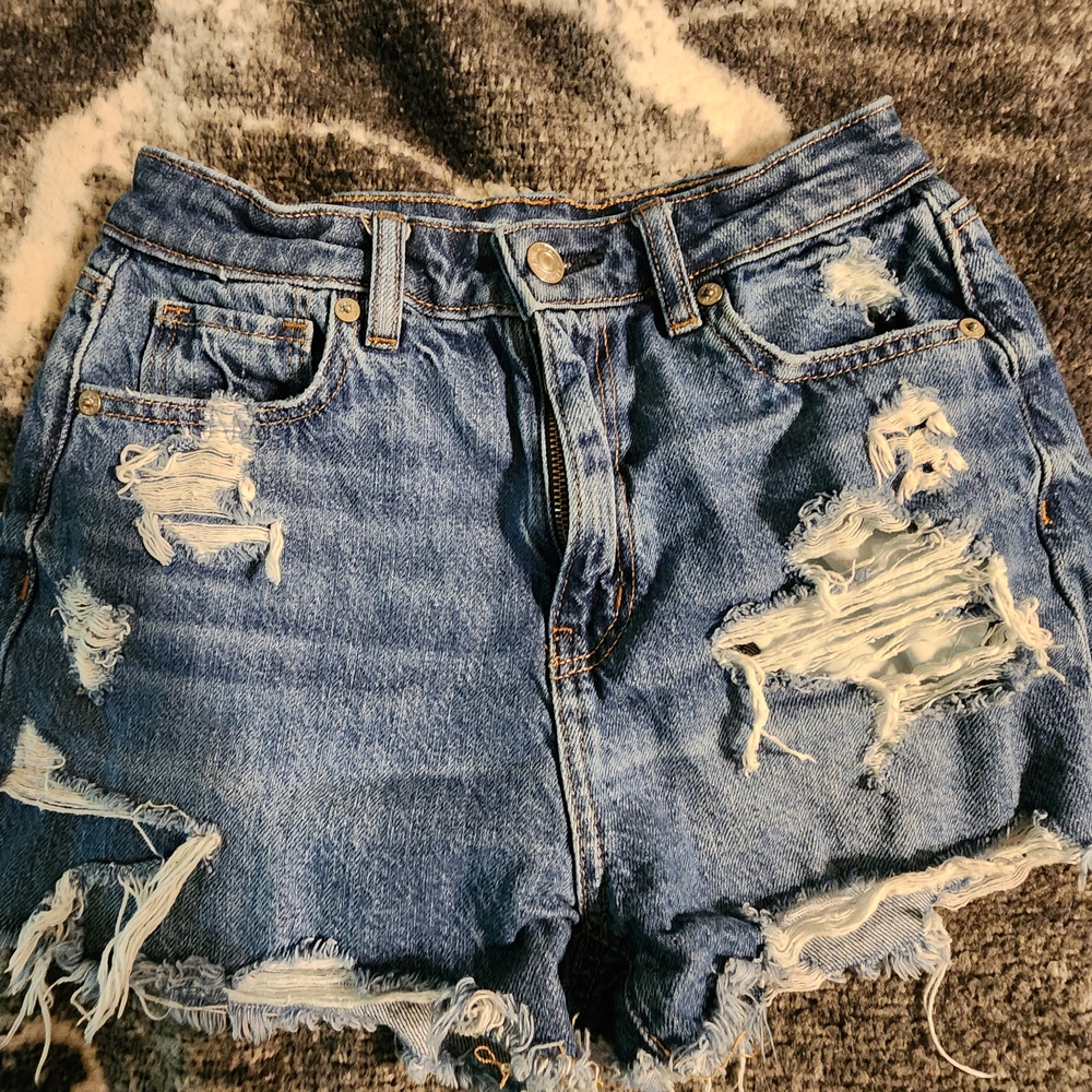 American Eagle Outfitters Ripped Blue Jean Mom Shorts Size 0